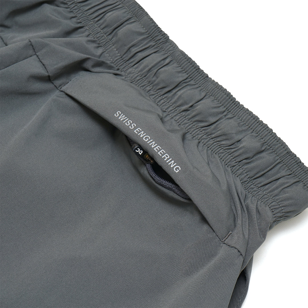 On Cloud 5" Reflective Logo Core Shorts